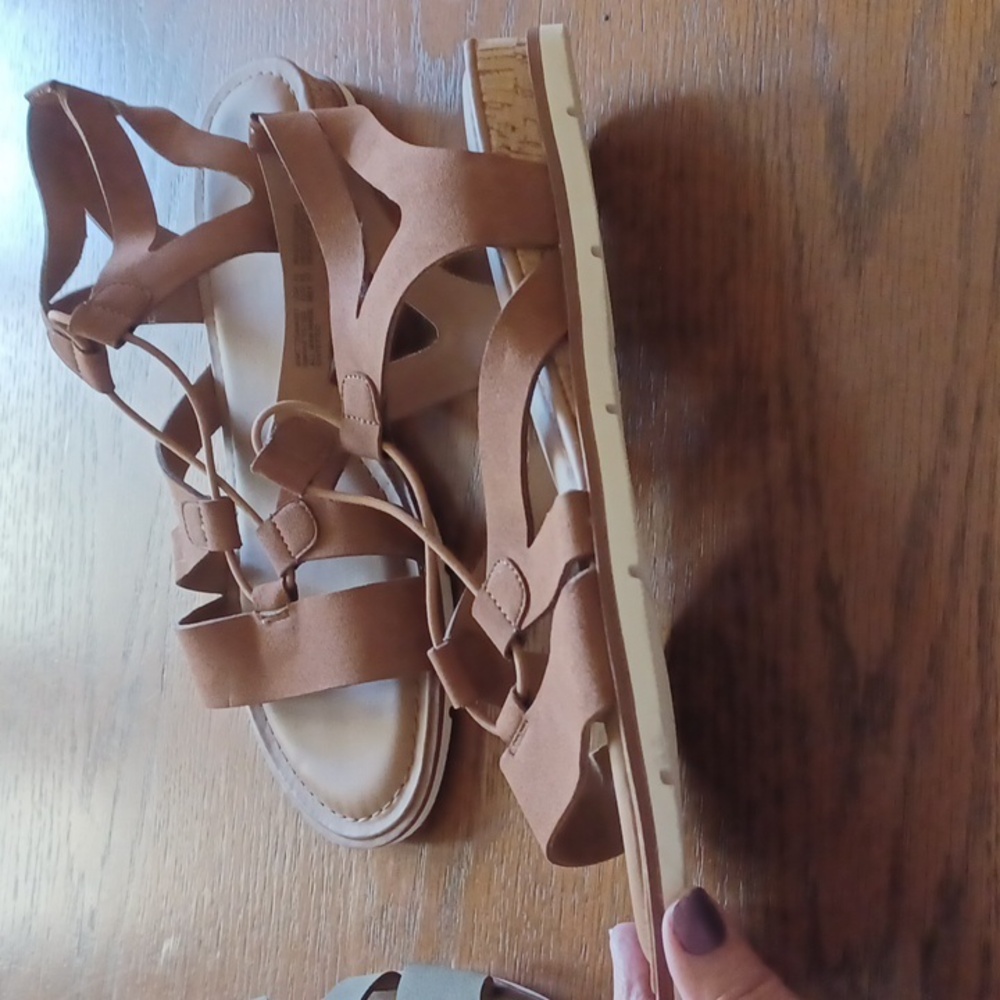 Shoe bundle Womens sandals time and tru olive and tan color size 10 never worn - Picture 5 of 5